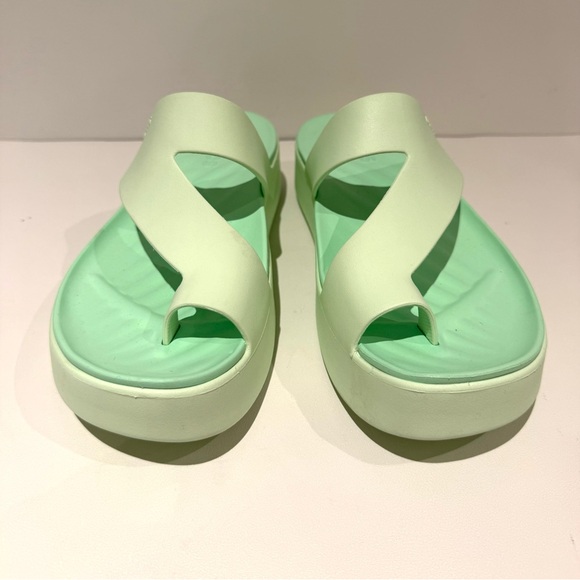 CROCS Women’s Getaway Mint Green Platform Toe Loop Slide Sandals Flip Flops W9 - Picture 2 of 9